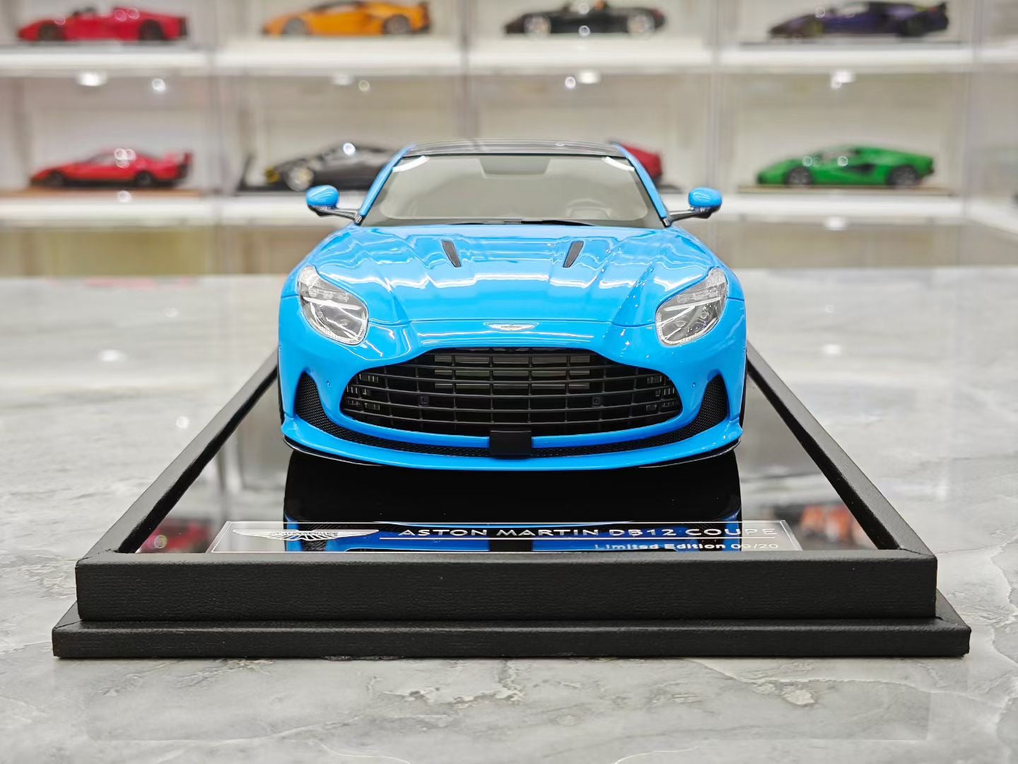 MH 1/18 Aston Martin DB12 COUPE