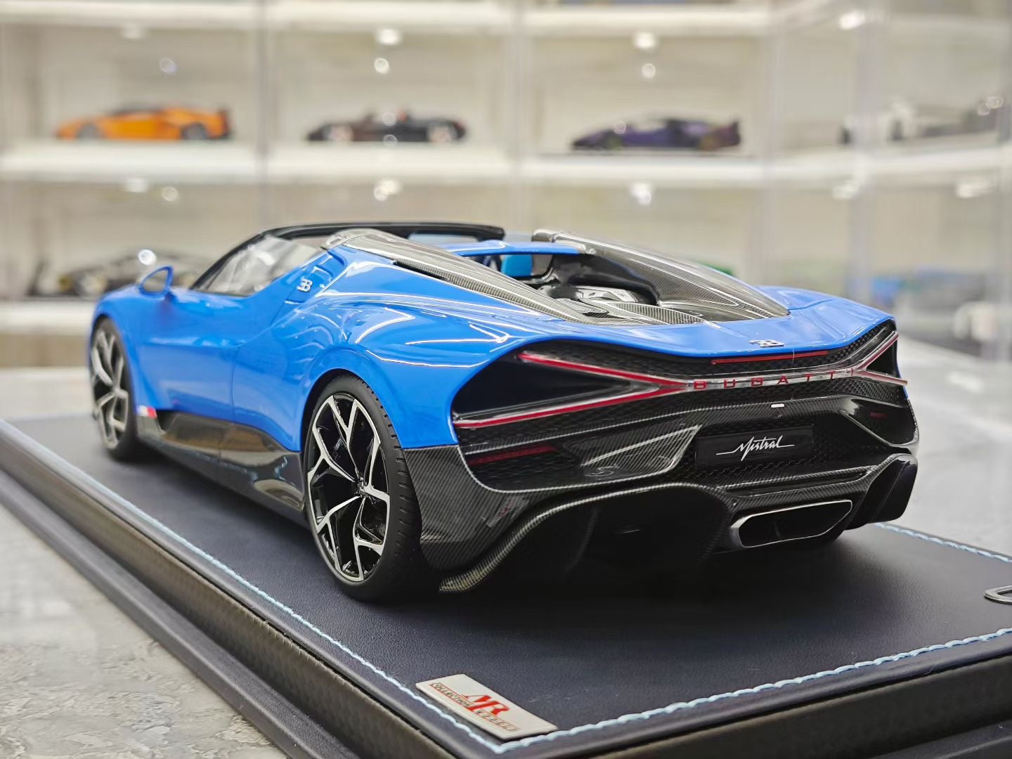 MR 1/18 Bugatti W16 Mistral Convertible