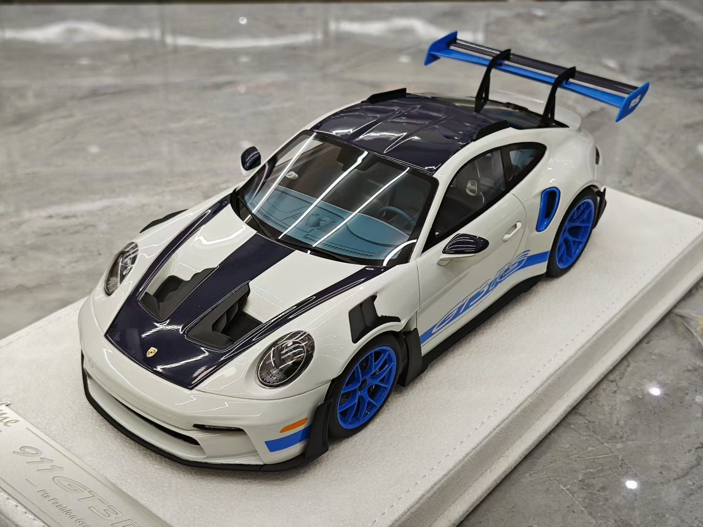 FUELME  1/18 Porsche 992 GT3 RS