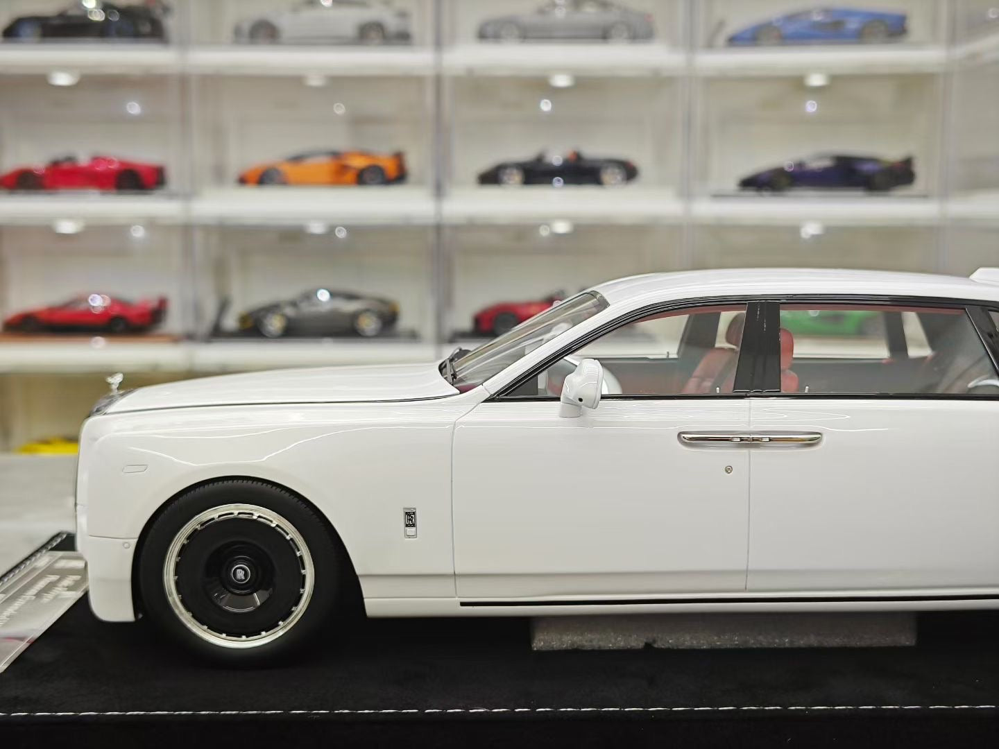 HH Model 1/18 Rolls-Royce Phantom VIII