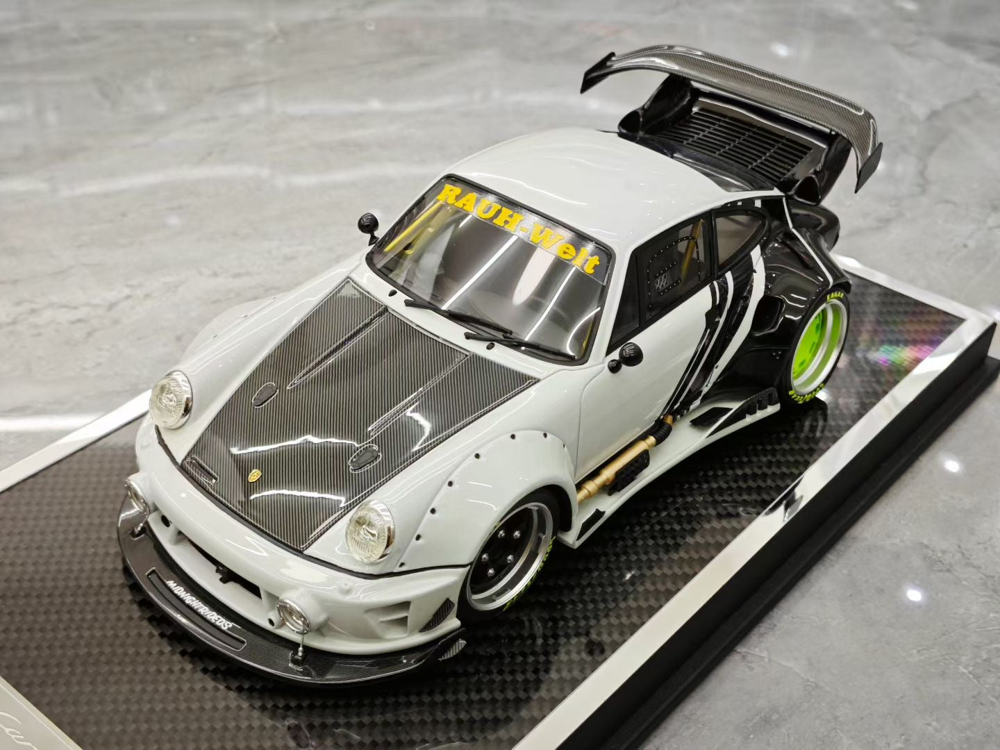 MCM 1/18 heavily modified Porsche 964 RWB widebody