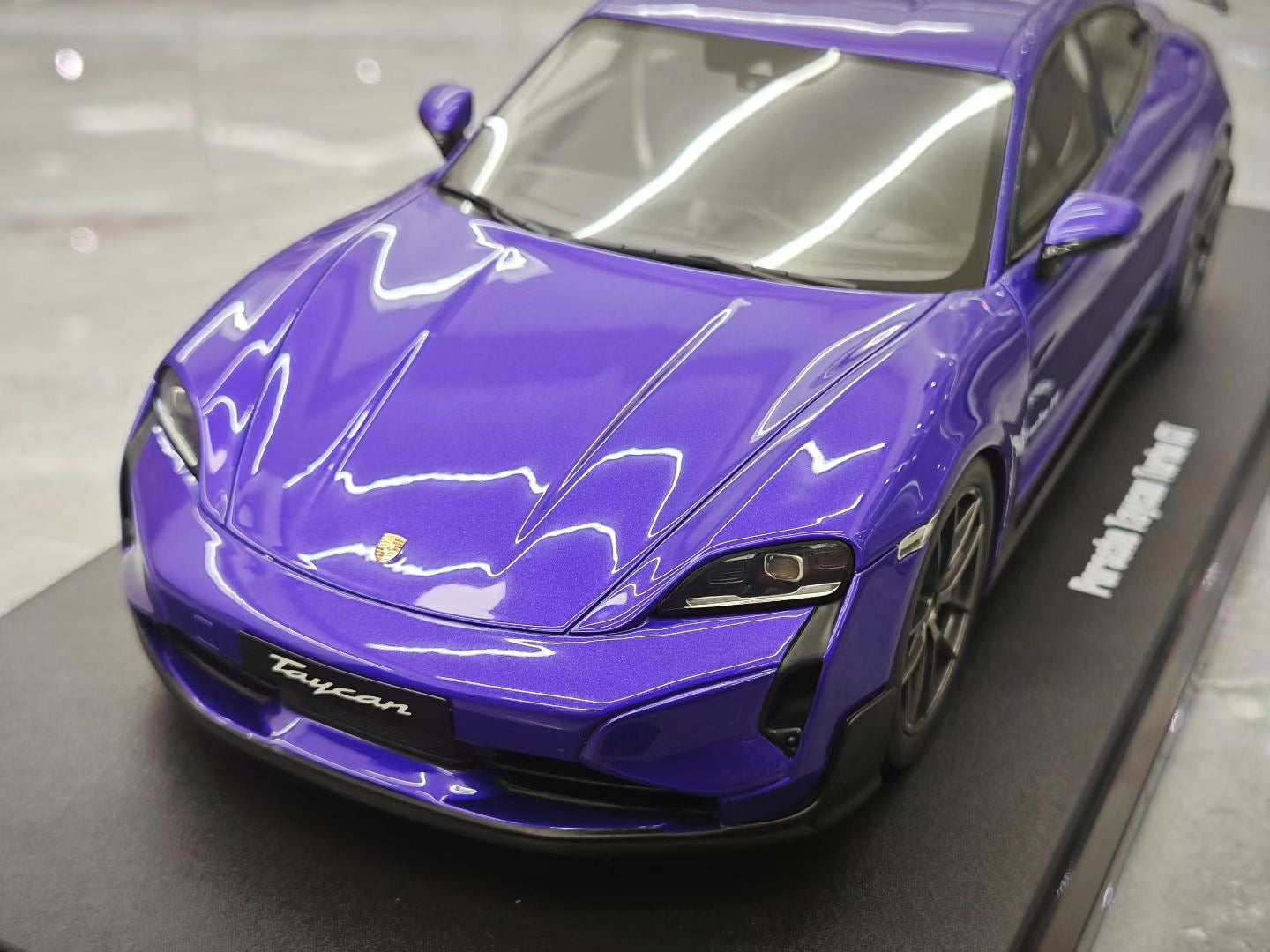 GT Spirit 1/18 Porsche 911 TAYCAN TURBO GT