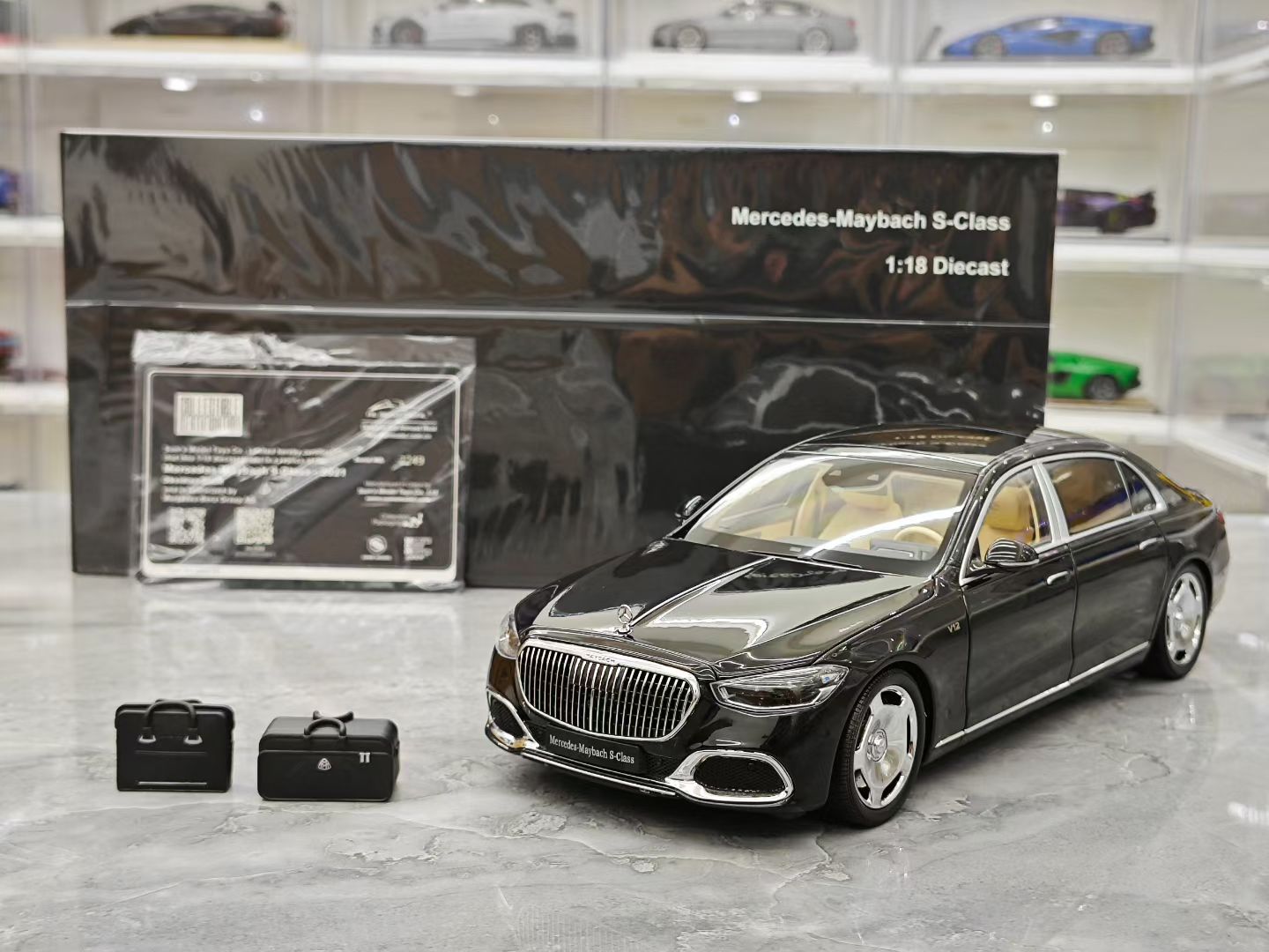 AR 1/18 Mercedes-Benz Maybach S-Class S680S