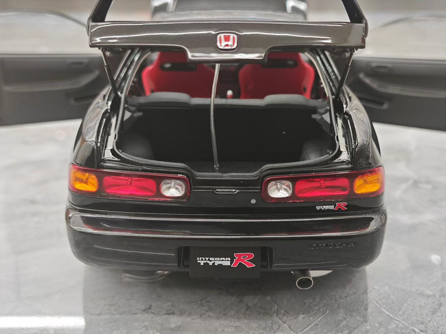 MH 1/18 Honda Civic Type R DC2