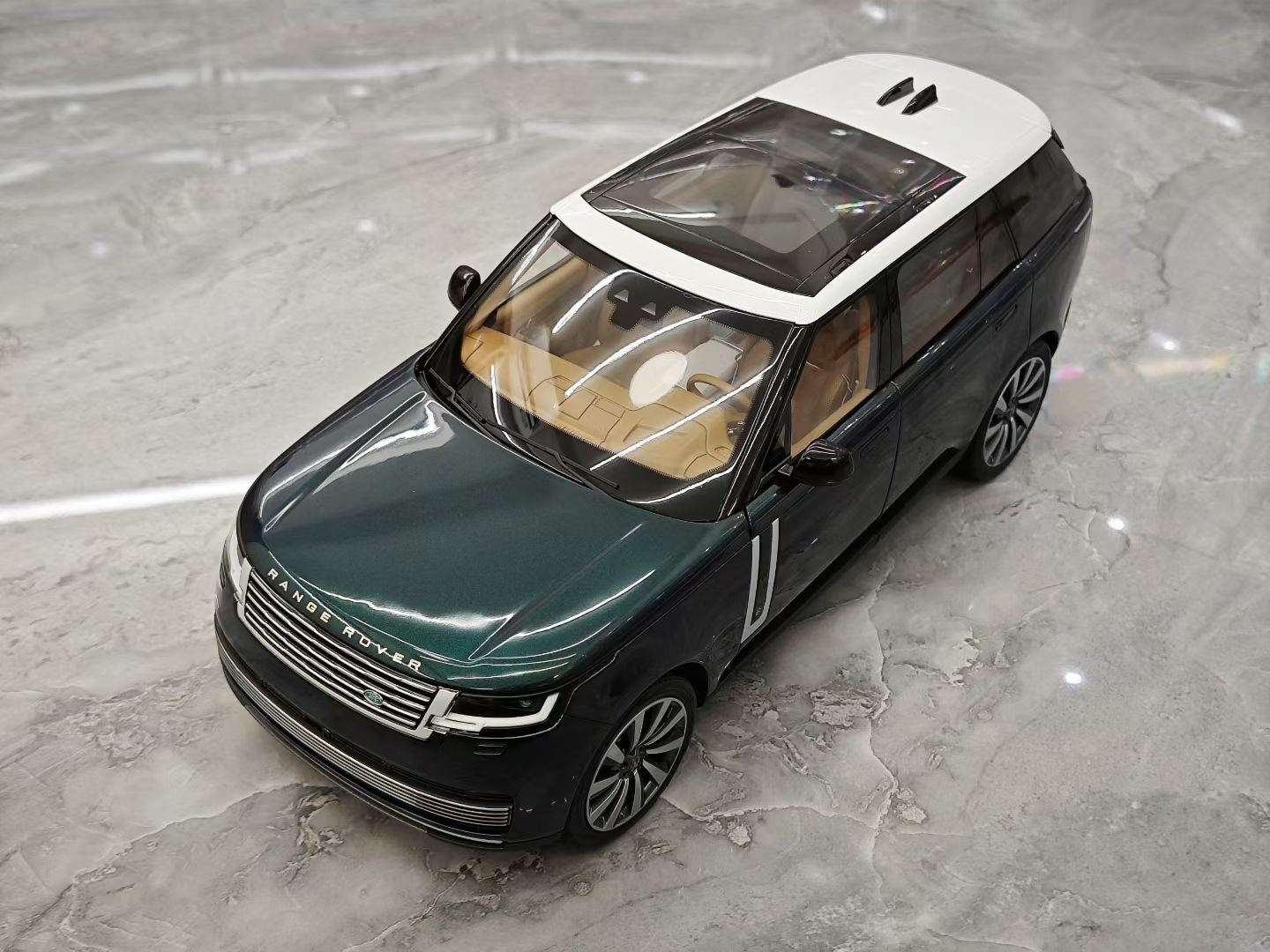 LCD 1/18 Land Rover Range Rover Grand Creation Long Wheelbase Edition