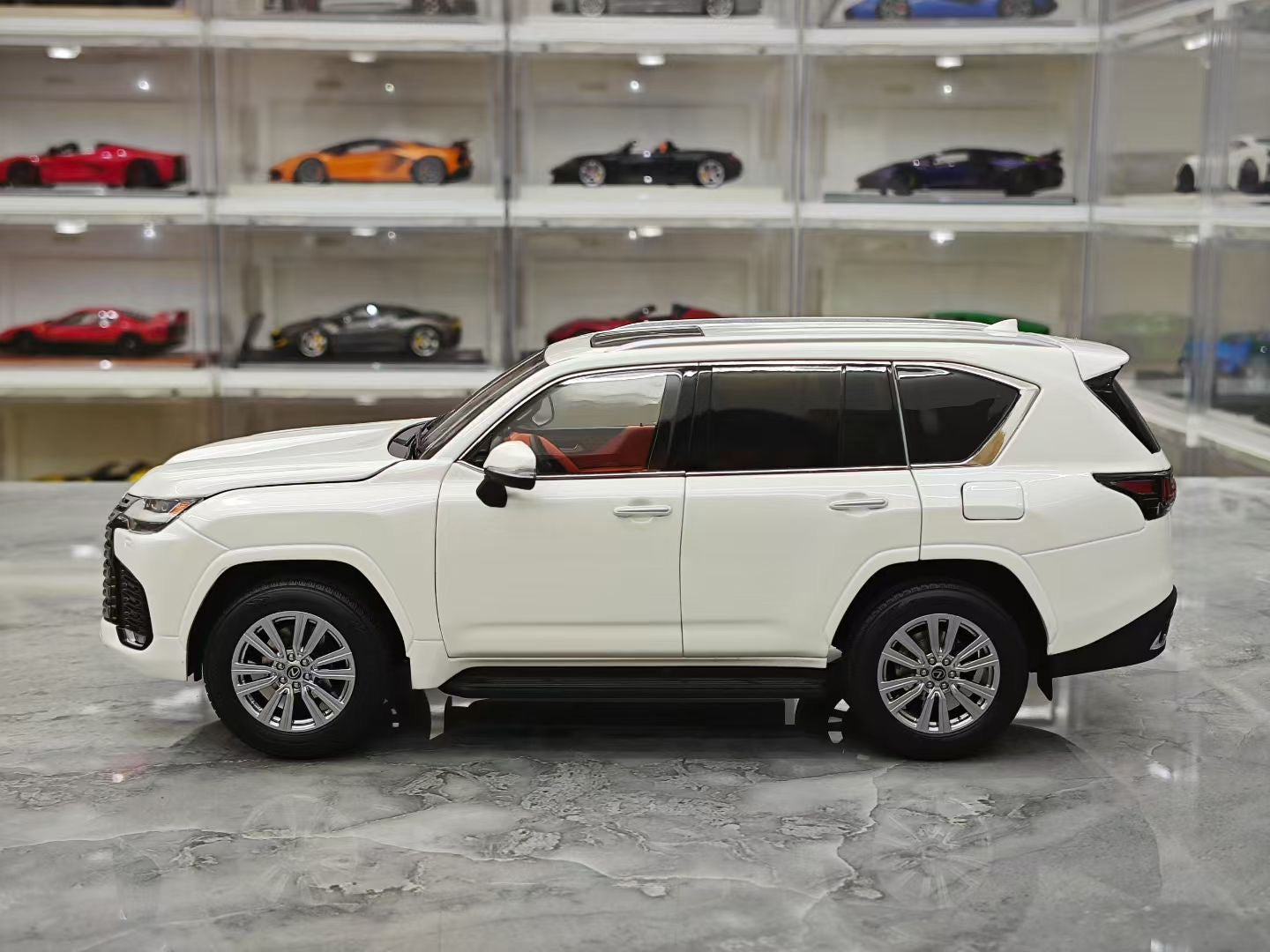 LCD 1/18 Lexus LX600 Alloy Fully Open