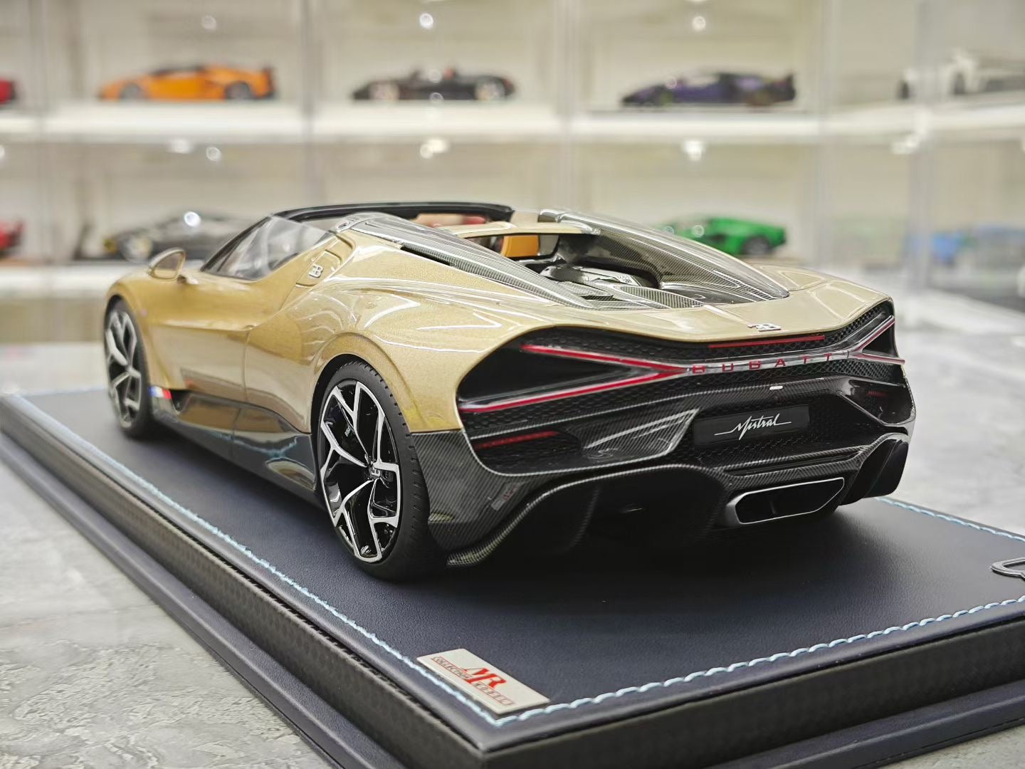 MR 1/18 Bugatti W16 Mistral Convertible