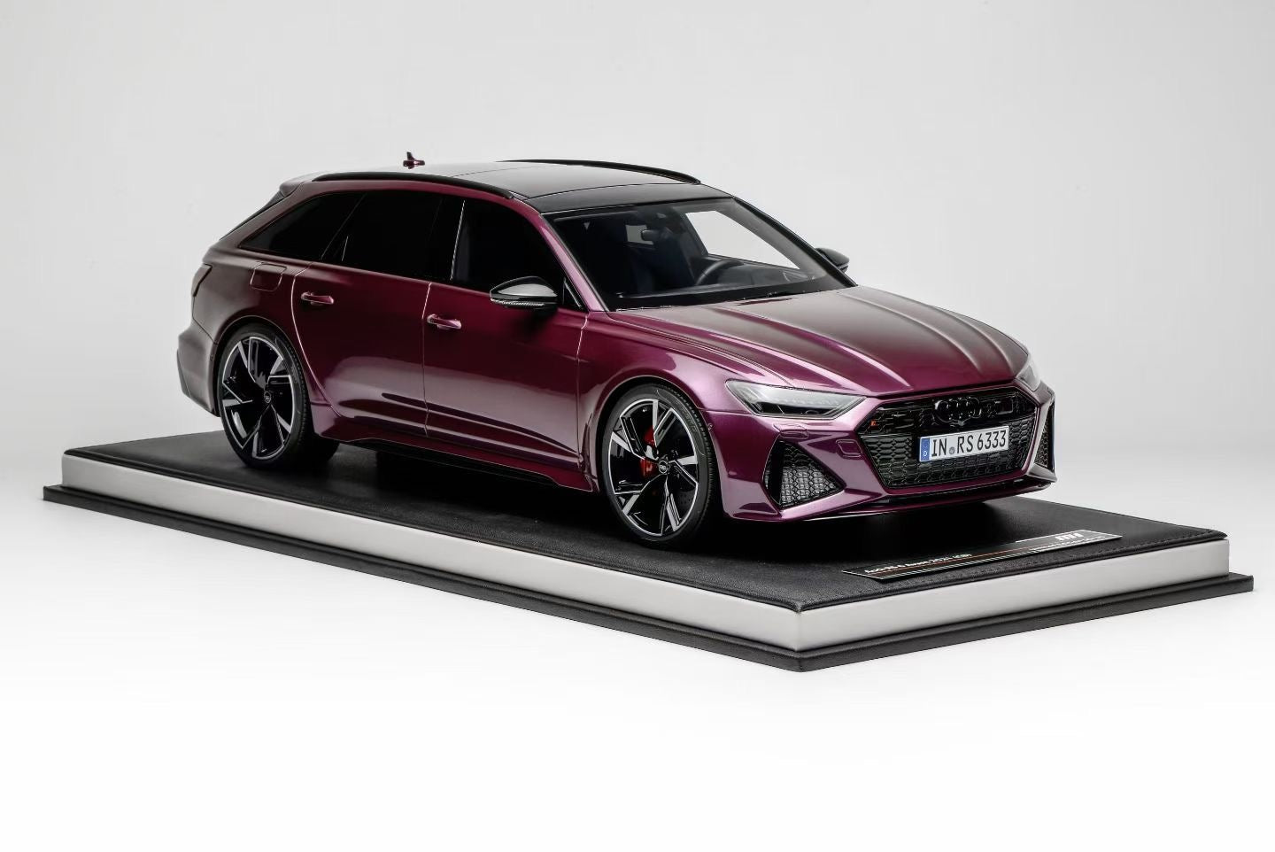 MOTORHELIX 1/12 Audi RS6 Avant 2021 (C8) resin car model