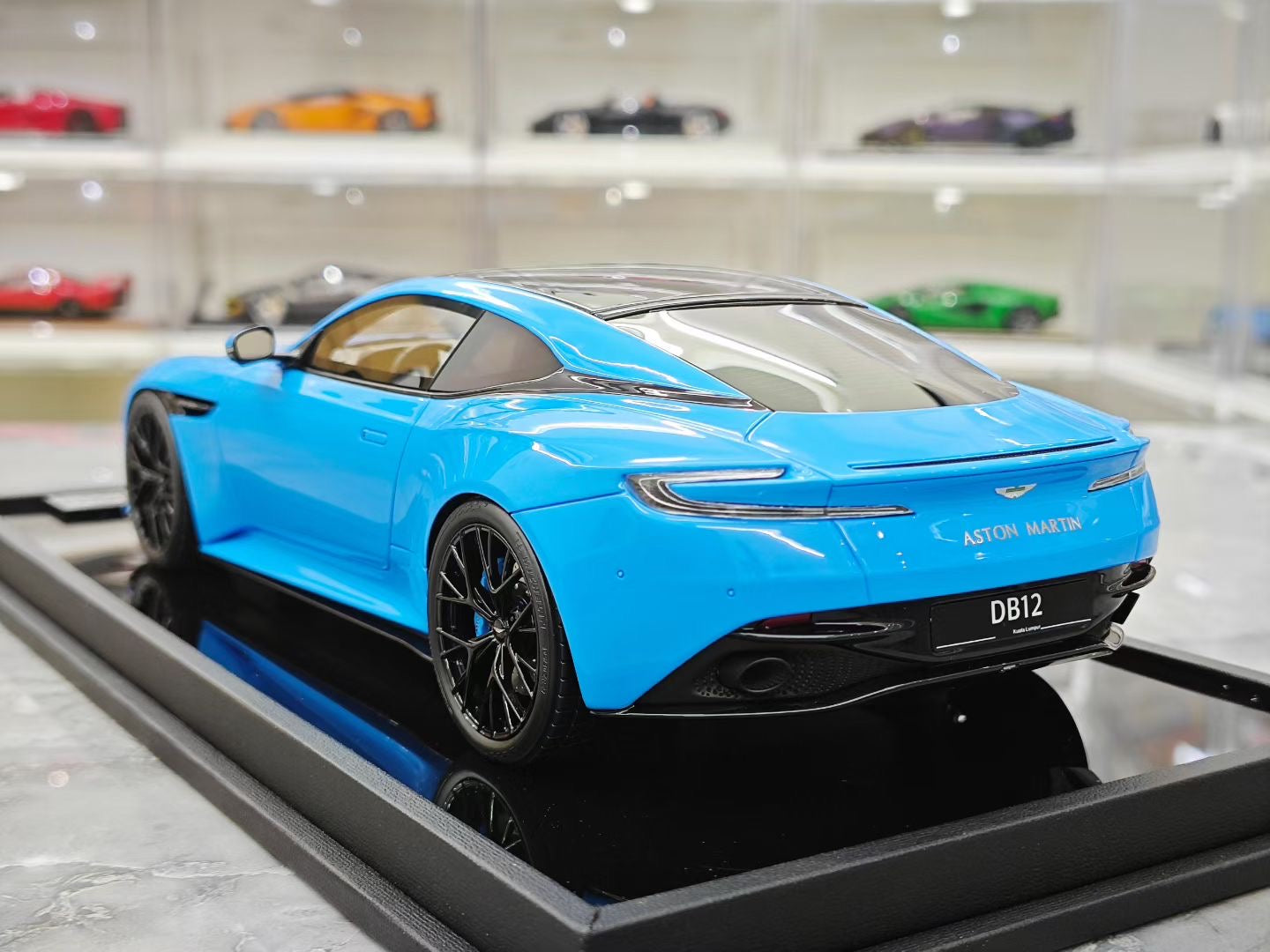 MH 1/18 Aston Martin DB12 COUPE