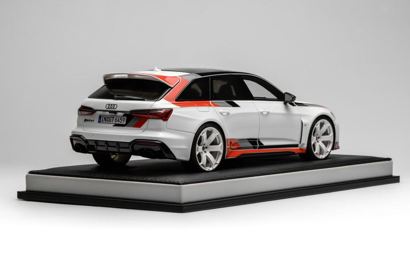 Motorolax 18 scale resin model kits are now available for pre-order! Audi RS 6 Avant GT Acona White/Black/Orange Decals