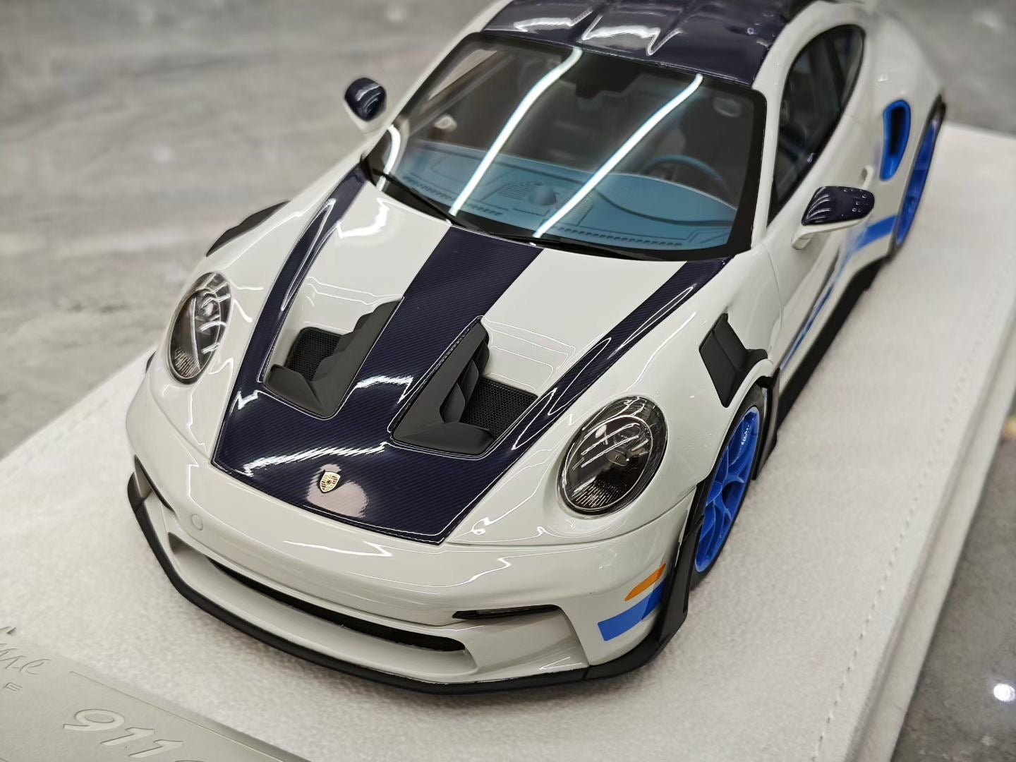 FUELME  1/18 Porsche 992 GT3 RS