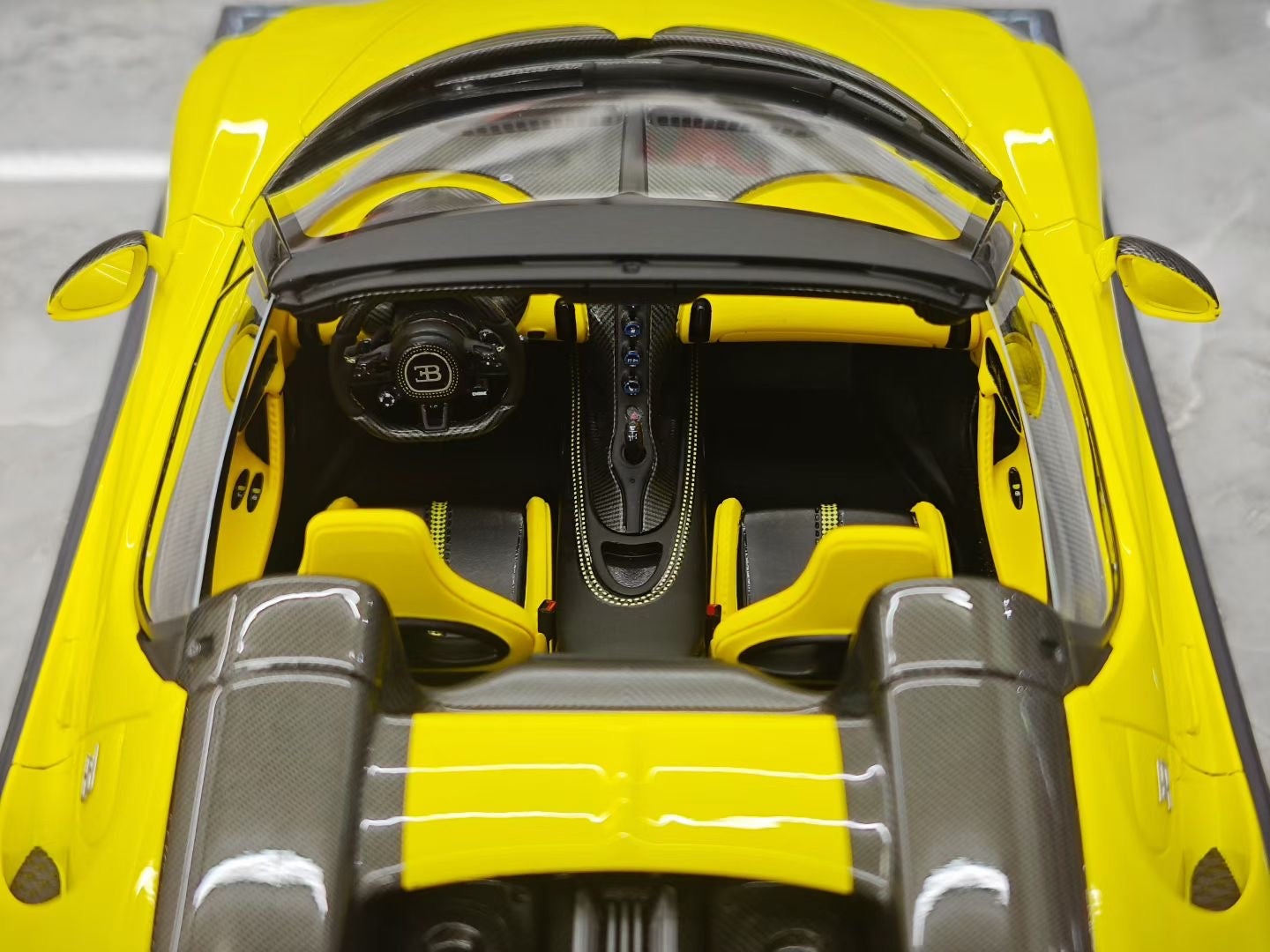 MR 1/18 Bugatti W16 Mistral Convertible