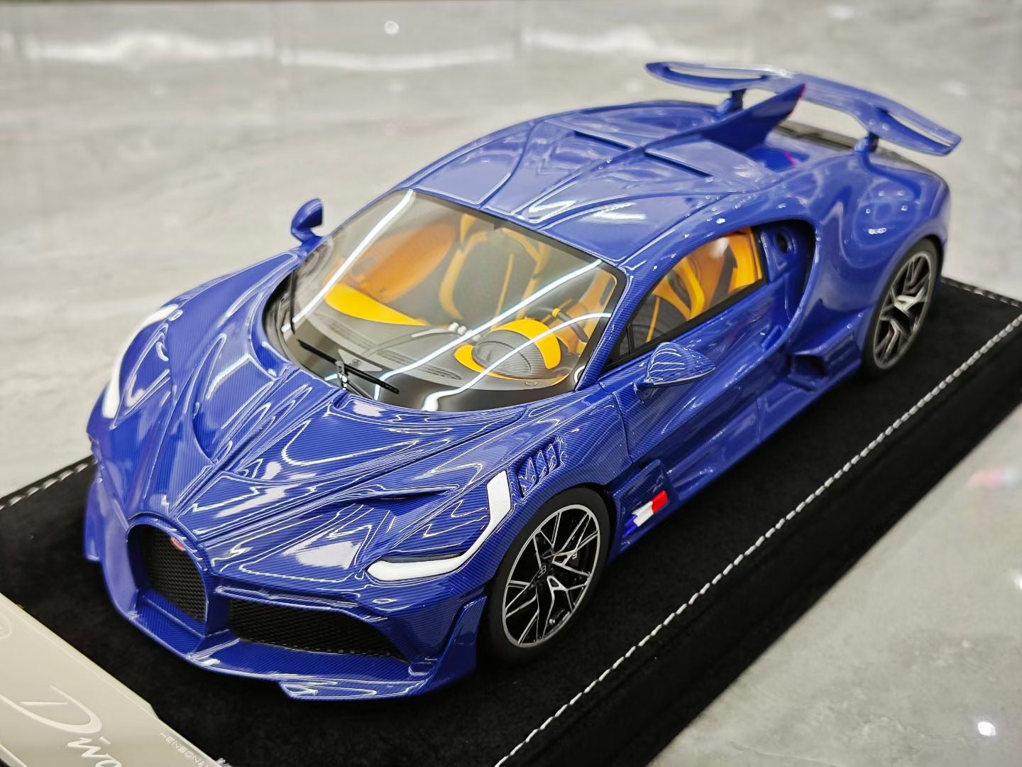 HH Model 1/18 Bugatti Divo Supercar
