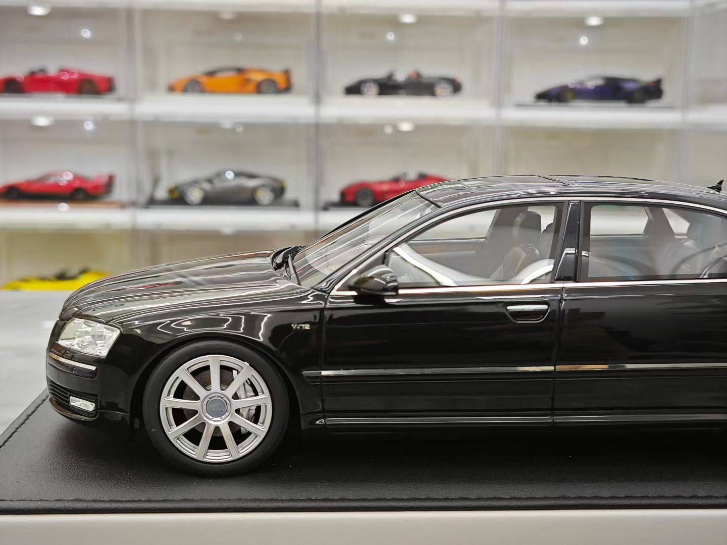 MOTORHELIX 1/18 2008 Audi A8 W12 Resin