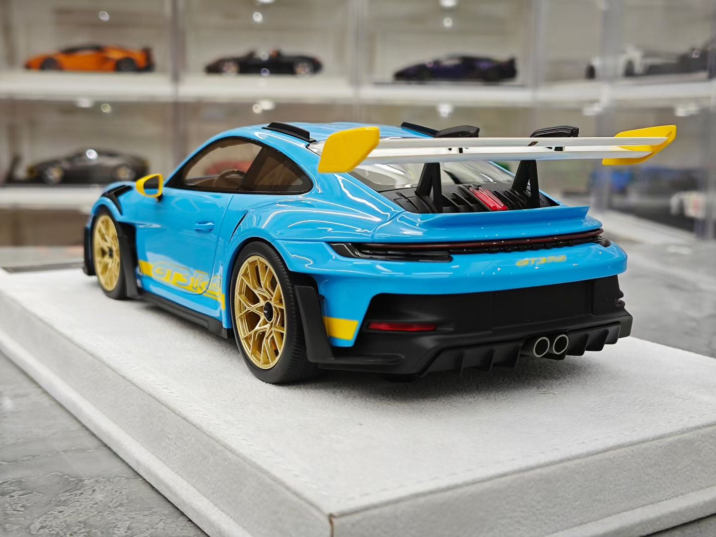 FUELME  1/18 Porsche 992 GT3 RS