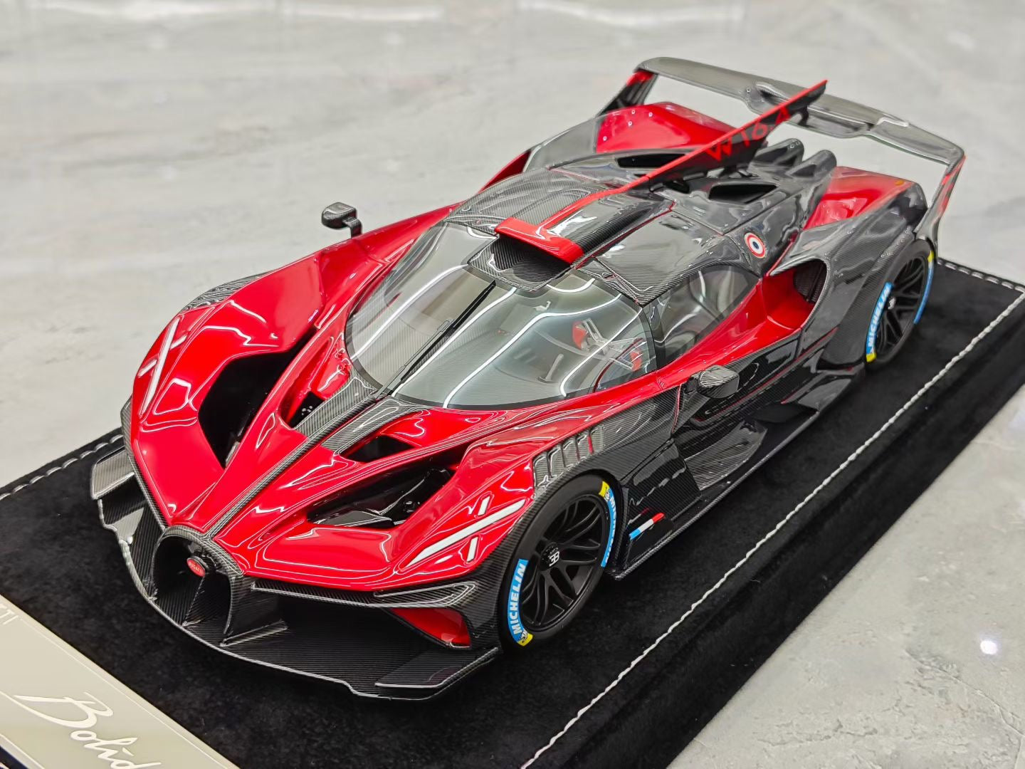 HH Model 1/18 Bugatti Bolide Fireball