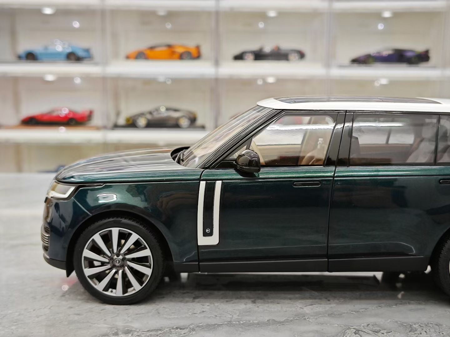 LCD 1/18 Land Rover Range Rover Grand Creation Long Wheelbase Edition