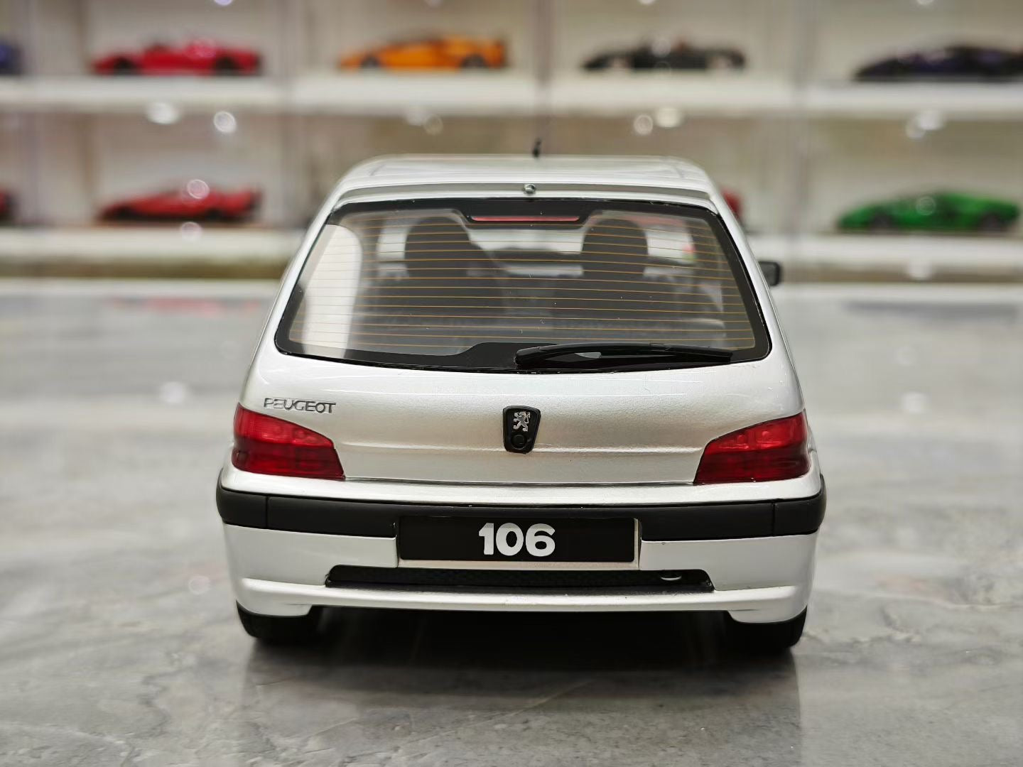 OTTO 1/18 Peugeot 106 Resin