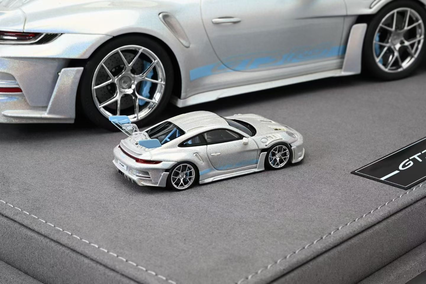 T & P's high-end resin Porsche 911 GT3 RS Sonderwunsch, now in stock in 1/18 and 1/64 scales.