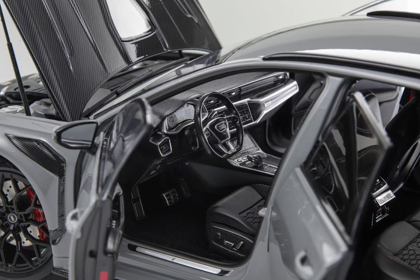 KiloWorks officially authorized 1/18 alloy DarwinPRO Audi RS6 cement gray