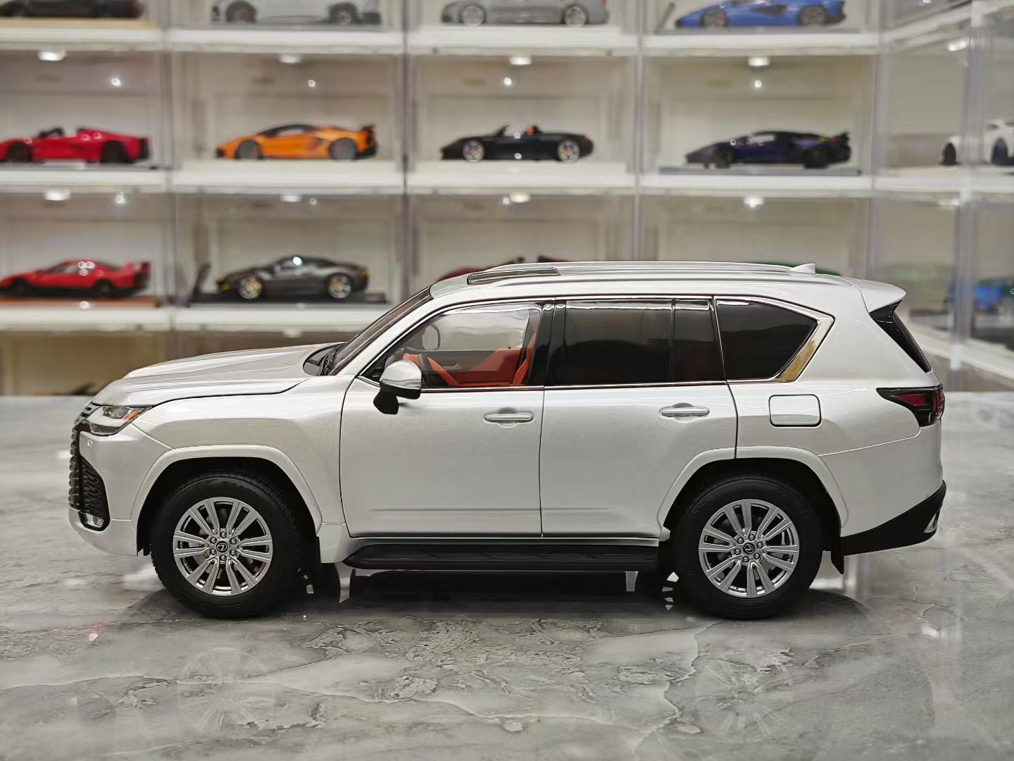 LCD 1/18 Lexus LX600 Alloy Fully Open