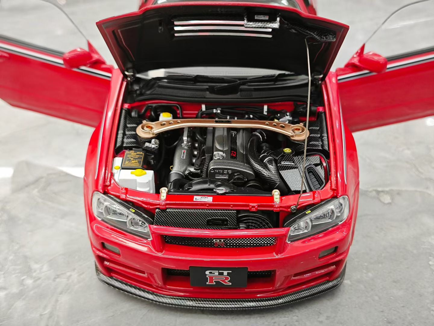 MOTORHELIX  1/18 Nissan GTR R34 Skyline