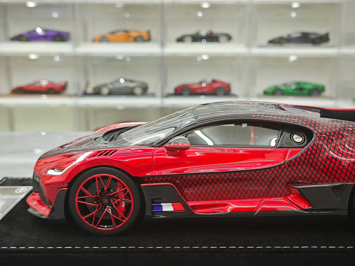 HH Model 1/18 Bugatti Divo Supercar