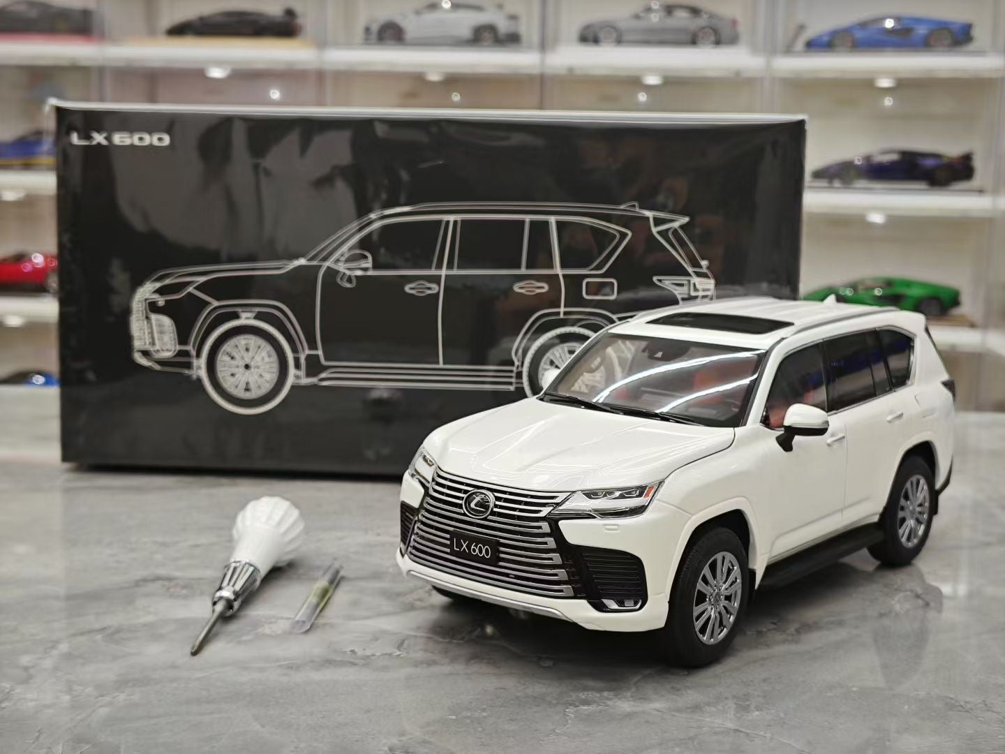 LCD 1/18 Lexus LX600 Alloy Fully Open