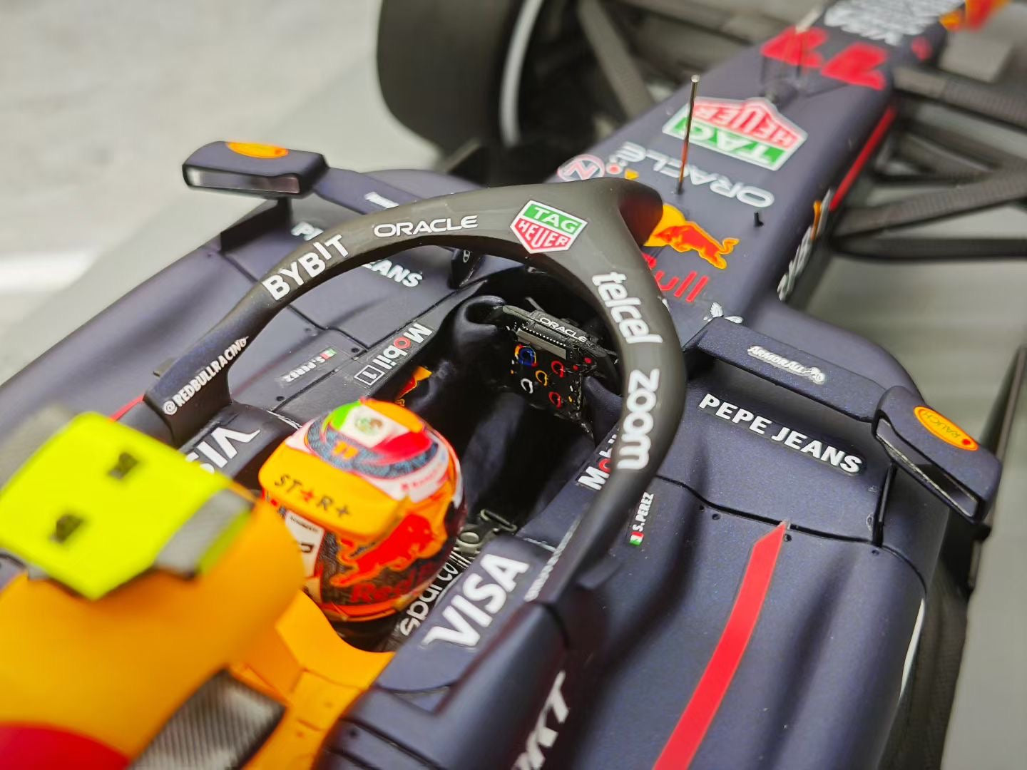 Spark 1/18 2024 Bahrain Grand Prix Victory RB20 Perez F1