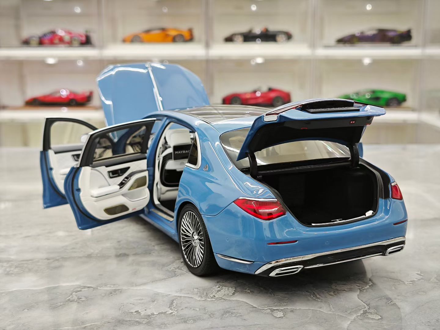 AR 1/18 Mercedes-Benz Maybach S-Class S680S