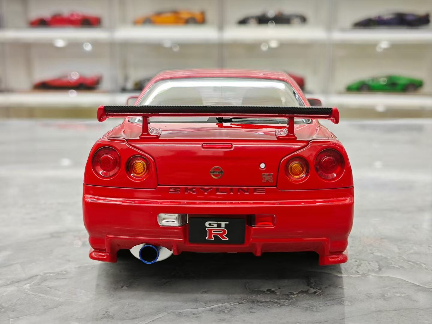 MOTORHELIX  1/18 Nissan GTR R34 Skyline