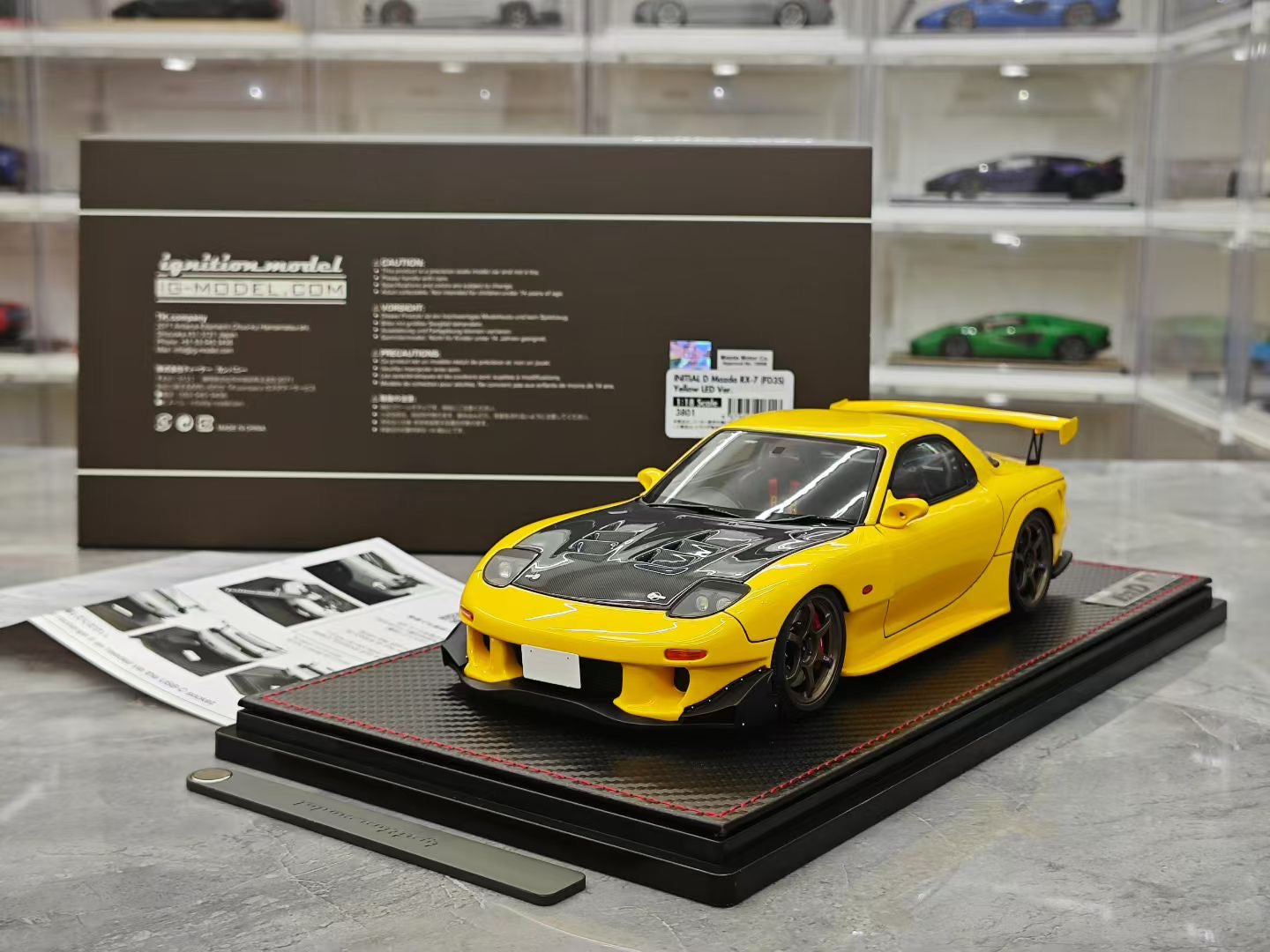 IG 1/18 Mazda RX-7 FD3S with lights on